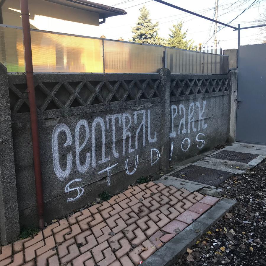 Central Park Studios Bucureşti Ngoại thất bức ảnh